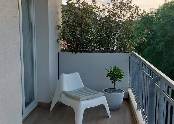 Daire Skenza's Loft Near And Center *