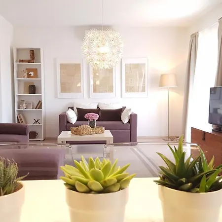 Skenza's Loft Near And Center *