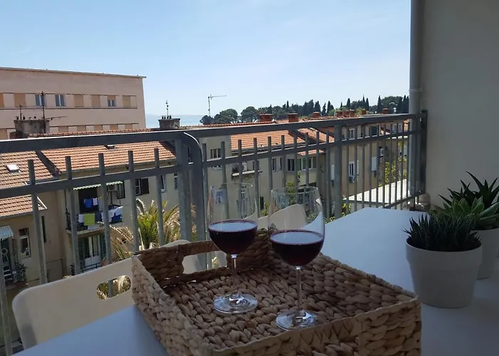 Apartmán Skenza's Loft Near And Center Split