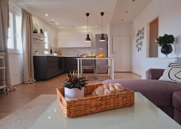 Skenza's Loft Near And Center Apartmán *